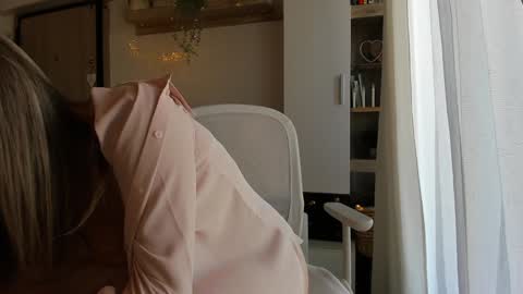 Vicky   online show from 10/10/25, 06:56