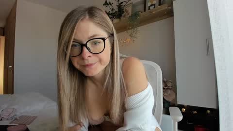 Vicky   online show from 10/13/25, 07:19