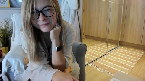 Vicky   online show from 10/20/25, 06:47