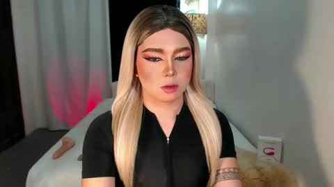 Snapshot of bestgirljulia chatting on 12/01/25, 04:28 bestgirljulia online show from 12/01/25, 04:28