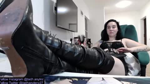 bethanylenz2 online show from 11/04/25, 10:03