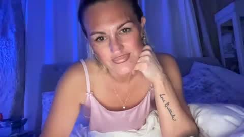 Snapshot of betterconvobesttime chatting on 12/14/25, 05:13 Best Time and Even better Convo online show from 12/14/25, 05:13