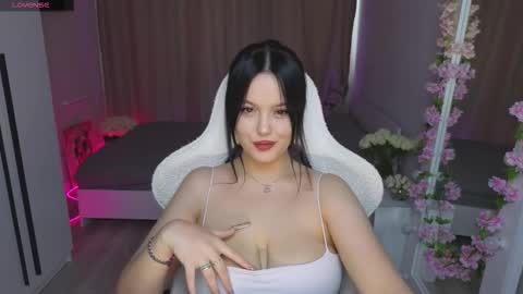 Snapshot of betty__davvis chatting on 10/04/25, 01:42 Betty online show from 10/04/25, 01:42