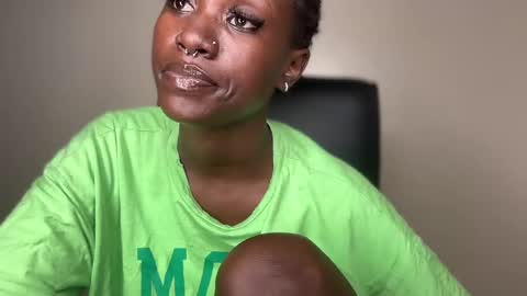 Snapshot of betty_fire_ chatting on 02/08/25, 08:32 Adah online show from 02/08/25, 08:32