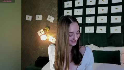 Snapshot of betty_watts chatting on 06/07/26, 01:43 Kelly online show from 06/07/26, 01:43