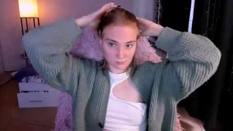 Snapshot of betty_witchy chatting on 04/19/26, 04:01 Dory make me happier online show from 04/19/26, 04:01