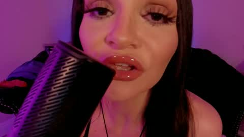 Snapshot of bettybishop chatting on 03/03/25, 10:28 NatashaxoBangs online show from 03/03/25, 10:28