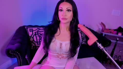 Snapshot of bettybishop chatting on 09/12/25, 04:45 NatashaxoBangs online show from 09/12/25, 04:45