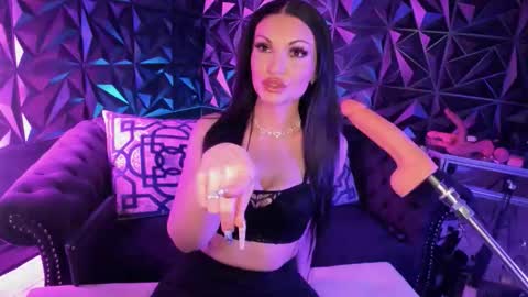 NatashaxoBangs online show from 02/09/26, 12:20