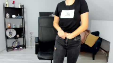 Snapshot of bettyjamess chatting on 11/14/25, 04:55 bettyjamess online show from 11/14/25, 04:55