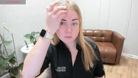 Mila Sweet online show from 11/28/25, 04:59