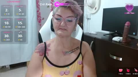 Snapshot of bety_cum3 chatting on 09/17/25, 10:06 bibiana online show from 09/17/25, 10:06