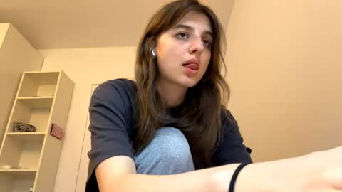 Snapshot of beulahweikert chatting on 05/17/26, 05:20 Lina online show from 05/17/26, 05:20