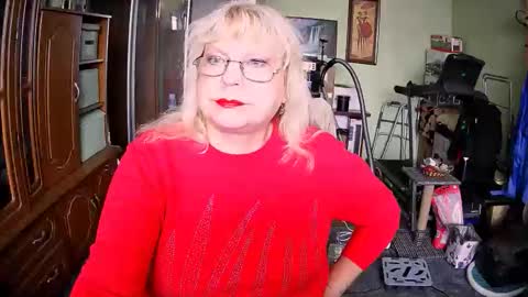 Snapshot of beverlycynia chatting on 09/30/25, 11:04 BeverlyCynia online show from 09/30/25, 11:04