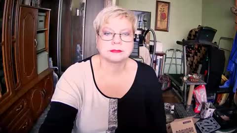 BeverlyQCynia online show from 10/05/25, 10:13