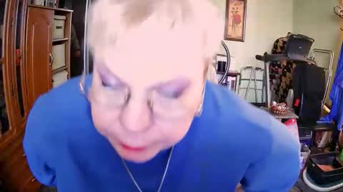 BeverlyQCynia online show from 10/13/25, 11:10