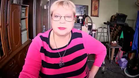 BeverlyQCynia online show from 10/20/25, 11:32