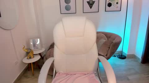 beverlyy johnson online show from 10/12/25, 03:49