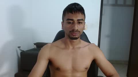 Snapshot of bfernando_05 chatting on 09/18/25, 10:06 BAYRON online show from 09/18/25, 10:06