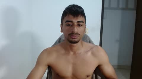 Snapshot of bfernando_05 chatting on 10/25/25, 04:31 BAYRON online show from 10/25/25, 04:31