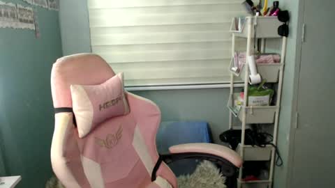Snapshot of bheefuck52 chatting on 06/14/26, 10:06 bhee52 online show from 06/14/26, 10:06