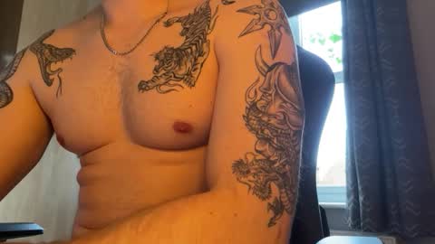 Snapshot of bhooks98 chatting on 11/02/25, 03:47 bhooks98 online show from 11/02/25, 03:47