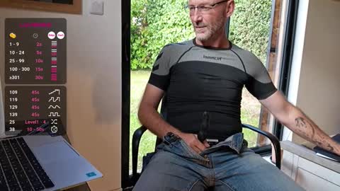 Snapshot of bi_french69 chatting on 09/23/25, 10:29 My name is David and if you like public exhibitions you wont be disappointed with me LoL - My favorite vibes is 44  online show from 09/23/25, 10:29