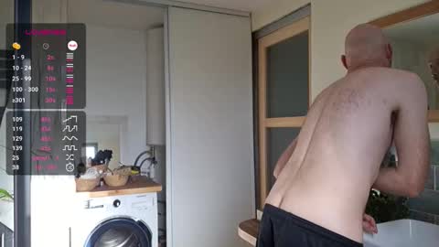 Snapshot of bi_french69 chatting on 10/25/25, 10:01 My name is David and if you like public exhibitions you wont be disappointed with me LoL - My favorite vibes is 44  online show from 10/25/25, 10:01