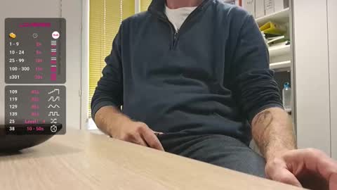 Snapshot of bi_french69 chatting on 10/29/25, 01:13 My name is David and if you like public exhibitions you wont be disappointed with me LoL - My favorite vibes is 44  online show from 10/29/25, 01:13