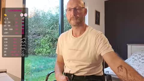 Snapshot of bi_french69 chatting on 11/13/25, 09:30 My name is David and if you like public exhibitions you wont be disappointed with me LoL - My favorite vibes is 44 online show from 11/13/25, 09:30