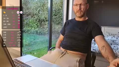 Snapshot of bi_french69 chatting on 11/17/25, 07:36 My name is David and if you like public exhibitions you wont be disappointed with me LoL - My favorite vibes is 44 online show from 11/17/25, 07:36