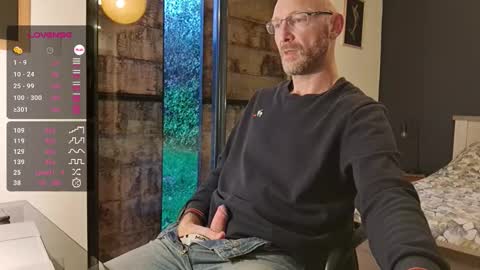 Snapshot of bi_french69 chatting on 11/28/25, 07:44 My name is David and if you like public exhibitions you wont be disappointed with me LoL - My favorite vibes is 44 online show from 11/28/25, 07:44