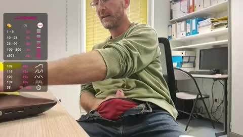 Snapshot of bi_french69 chatting on 12/16/25, 12:32 My name is David and if you like public exhibitions you wont be disappointed with me LoL - My favorite vibes is 44 online show from 12/16/25, 12:32