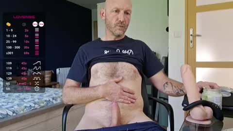 My name is David and if you like public exhibitions you wont be disappointed with me LoL - My favorite vibes is 44  online show from 03/02/26, 10:22