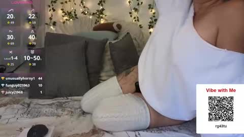 Snapshot of bi_sexualmilf chatting on 09/23/25, 07:06 Bi sexualmilf Fansly  online show from 09/23/25, 07:06