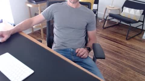 Snapshot of bi_sexy_man chatting on 06/04/26, 02:45 bi_sexy_man online show from 06/04/26, 02:45
