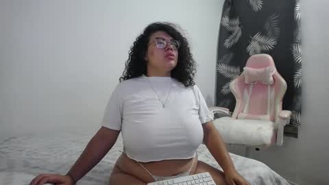 Bianca Tuesday to Sunday from 2am to 6am UTC-5 online show from 02/11/25, 07:54