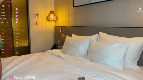 Snapshot of bianca_lawwson_ chatting on 10/21/25, 04:08 Bianca  online show from 10/21/25, 04:08