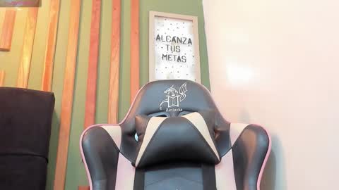 Snapshot of bianca_spear chatting on 12/13/25, 07:53 bianca_spear online show from 12/13/25, 07:53