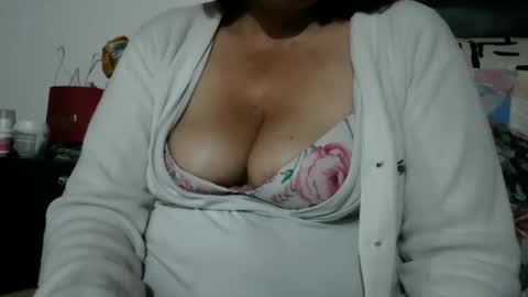 Snapshot of biancasteel chatting on 10/18/25, 12:02 biancasteel online show from 10/18/25, 12:02