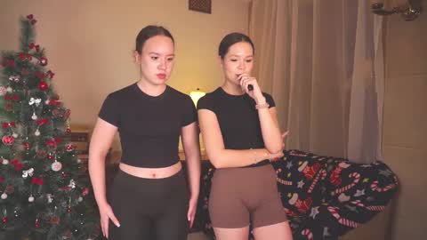 Snapshot of bibandboba_ chatting on 12/02/25, 01:39 Lisa and Alice online show from 12/02/25, 01:39