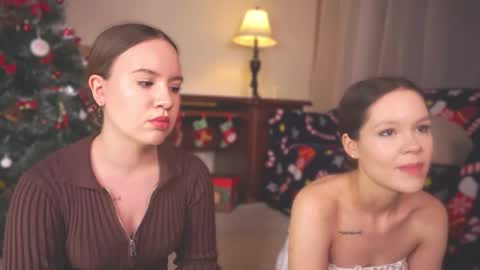 Snapshot of bibandboba_ chatting on 12/16/25, 02:44 Lisa and Alice online show from 12/16/25, 02:44