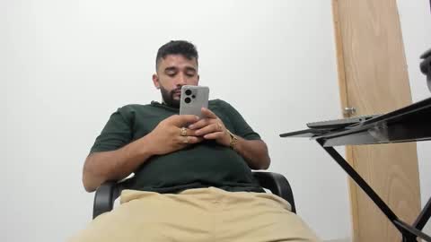 Snapshot of big_dad69 chatting on 10/24/25, 02:35 Tommy online show from 10/24/25, 02:35