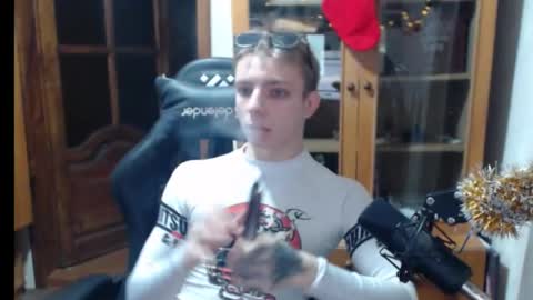 Snapshot of big_joni chatting on 12/17/25, 09:26 big_joni online show from 12/17/25, 09:26