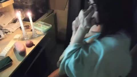 mom online show from 01/08/25, 01:32