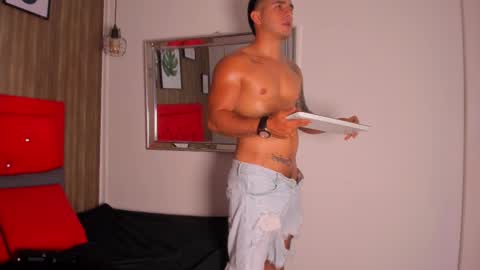 Snapshot of big_tylerr chatting on 10/03/25, 08:39 Tylerr online show from 10/03/25, 08:39