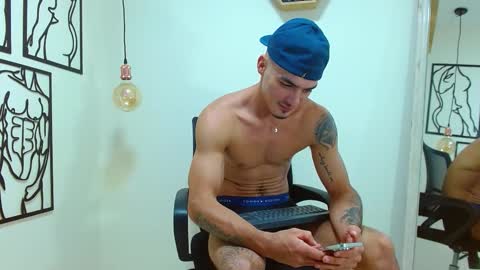 Snapshot of big_valentinhunk chatting on 12/05/25, 01:58 Big valentinHunk online show from 12/05/25, 01:58