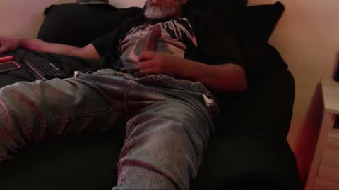 Snapshot of bigals10 chatting on 12/21/25, 01:35 bigals10 online show from 12/21/25, 01:35