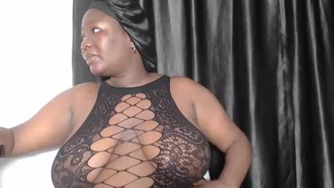 Snapshot of bigass_chocolate chatting on 11/21/25, 07:12 bella online show from 11/21/25, 07:12