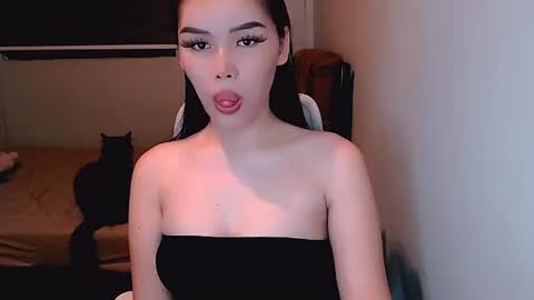 Mia online show from 07/02/26, 02:45